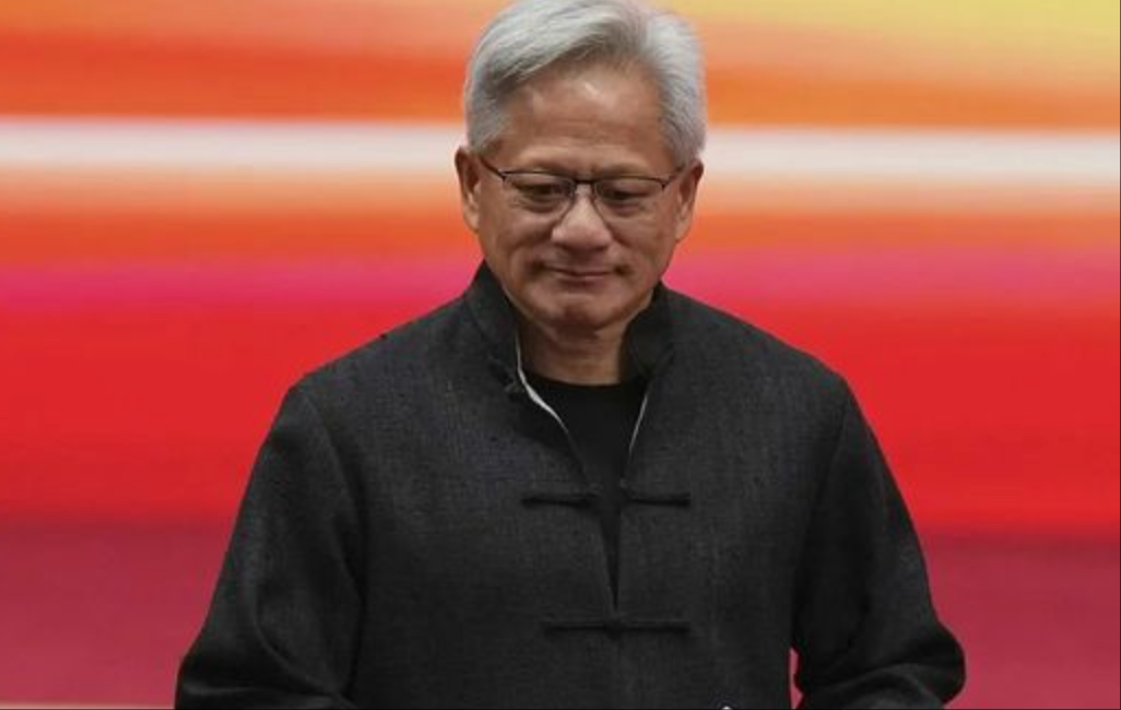 黄仁勋换上了唐装