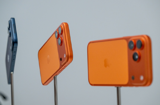苹果公司开始引导消费者习惯2000美元的iPhone价位