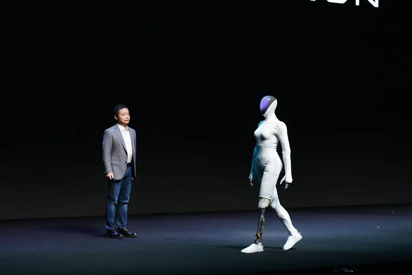 当机器人要证明“自己不是人”，制造业玩家是否已有“让机器成为人”的野心?