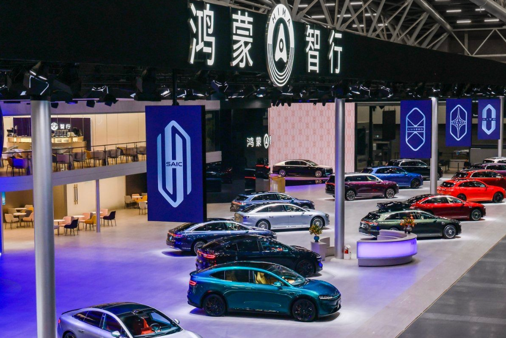 鸿蒙智行全系销量突破百万创行业新纪录 多款车型亮相广州车展