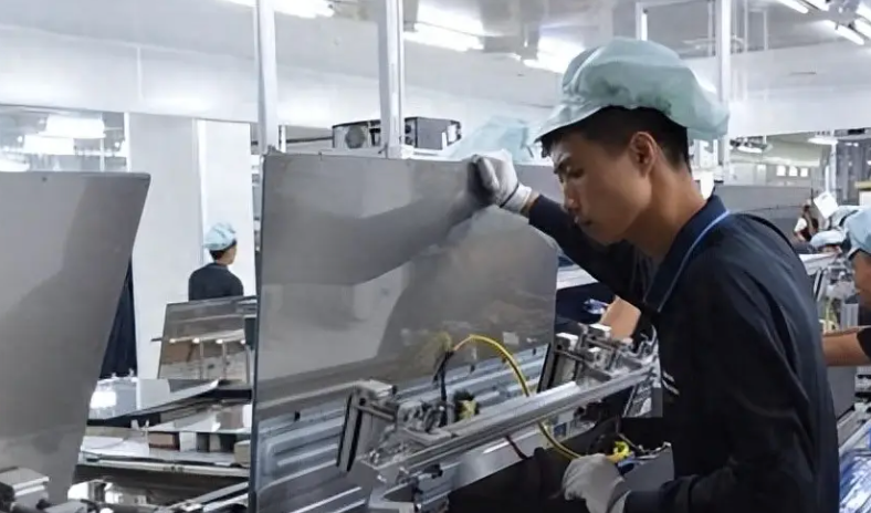 从幕后到台前，彩电代工巨头康冠推自有品牌电视，意欲何为？