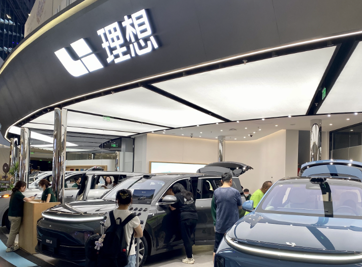 理想高管回应宇树王兴兴对 VLA 质疑：空谈架构不如看疗效