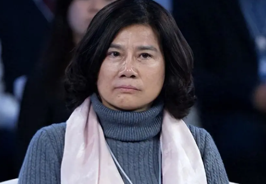 董明珠开撕铝代铜，黄光裕有新职位，三星人事地震