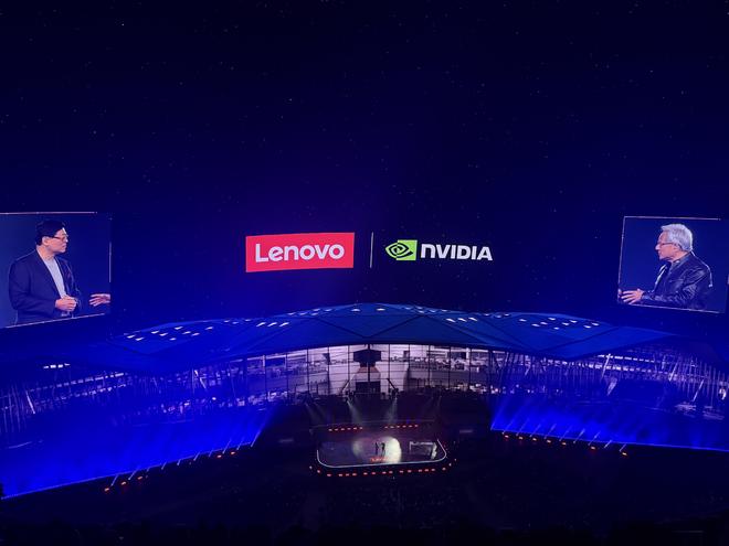英伟达黄仁勋宣布与联想最新合作计划：联想人工智能云超级工厂