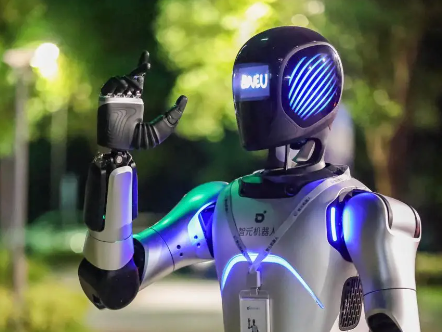 智元机器人：正彩排大型机器人晚会“机器人奇妙夜”
