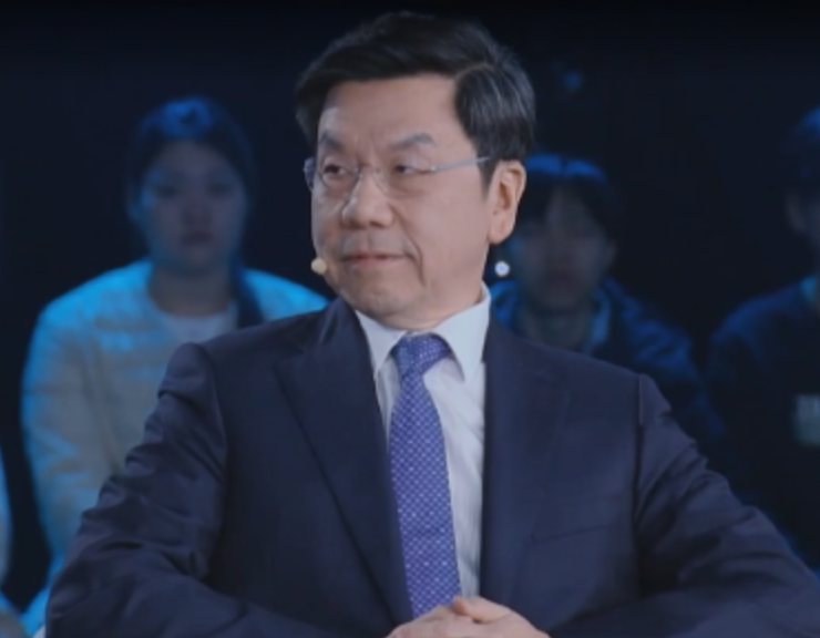 炮轰AI手机?李开复:AI领域里手机是绝对错误的设备！