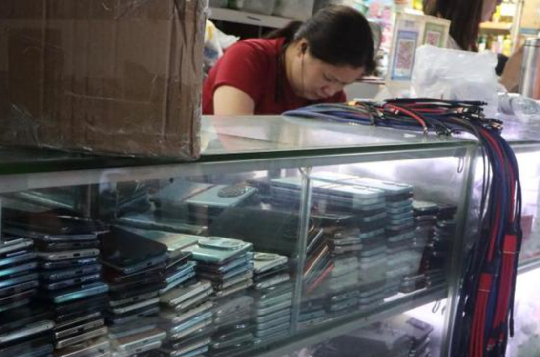 废旧手机被热炒后价格回落，华强北“满仓”商家有些心慌