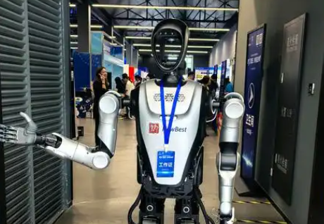 政策加持资本涌入 人形机器人赛道热度攀升