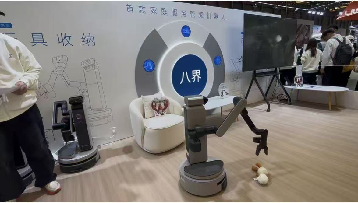 科沃斯与石头科技营收逼近、利润分化，迎接清洁机器人“下半场”竞争