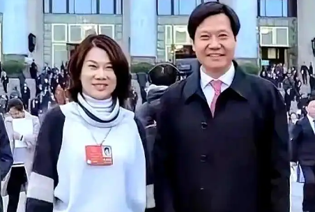 “不该跟董大姐开玩笑”：雷军重提旧赌局