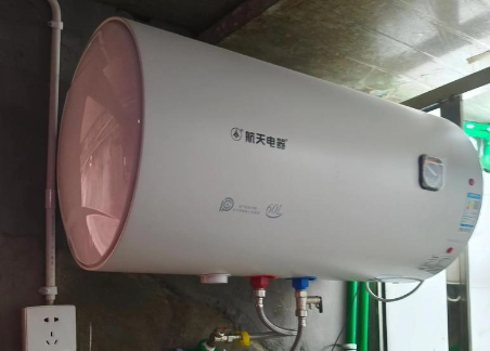 电热增长燃热承压，热水器赛道冰火交织