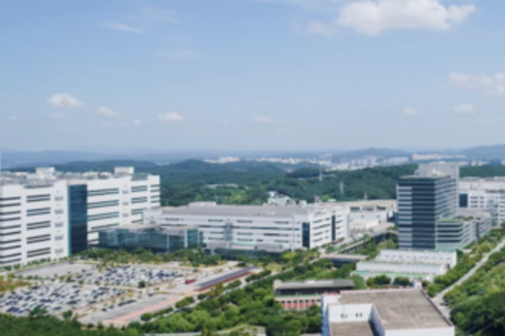 面板大厂“骨折价”抛售旧设备，CEO遭质疑！