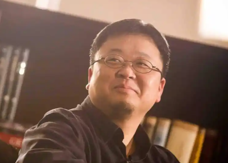 罗永浩宣战电视陋习，手机集体调价，家居业绩承压